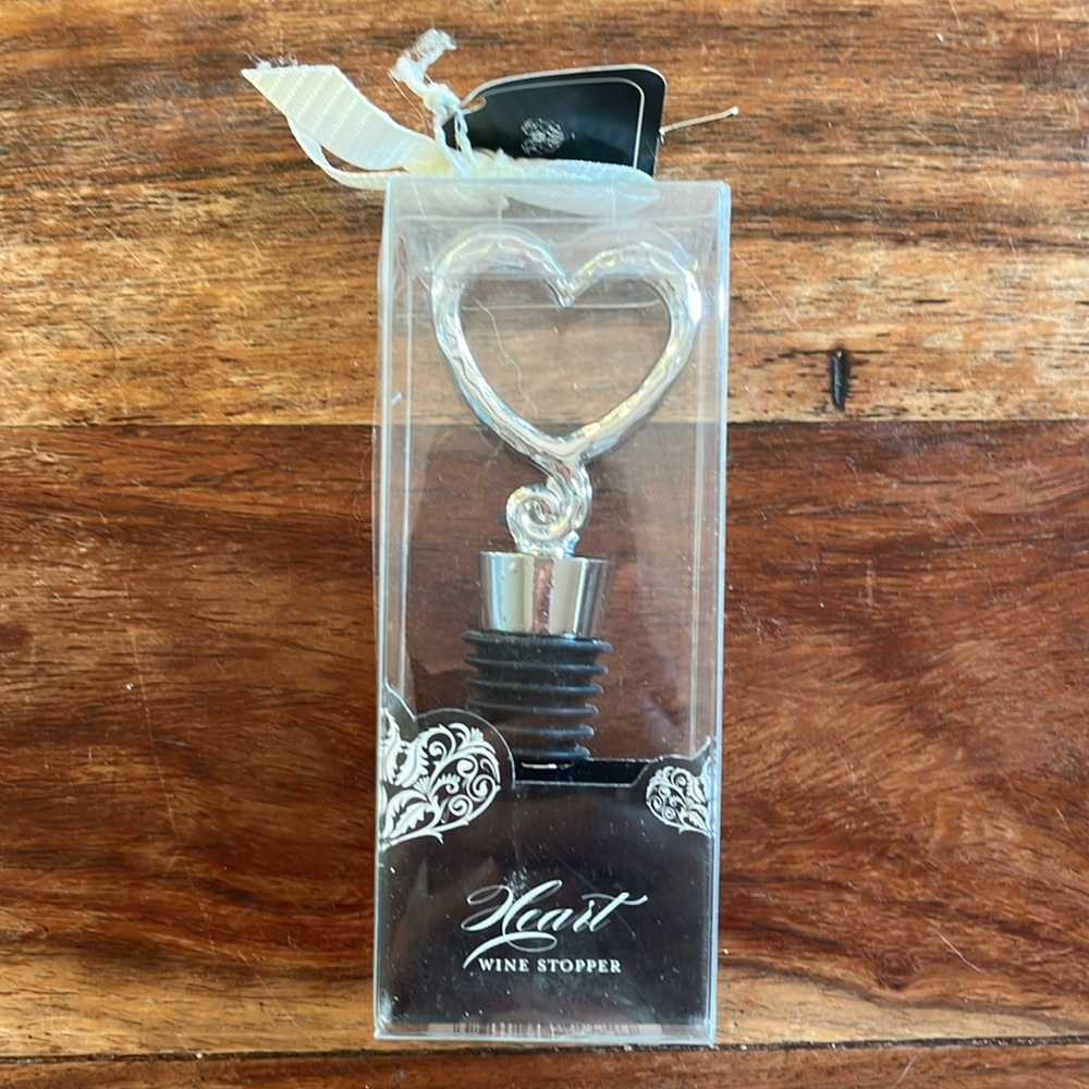 NEW Heart Wine Bottle Stopper with Clear Display Case